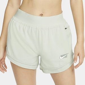 NWT NIKE Women’s 4 lined Running shorts